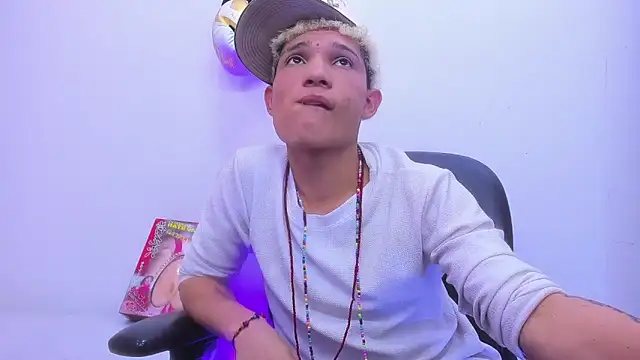 Snapshot of EL_VENEZOLANO_22CM chatting on December 5, 2025, 4:33 am EL VENEZOLANO 22CM online show from December 5, 2025, 4:33 am