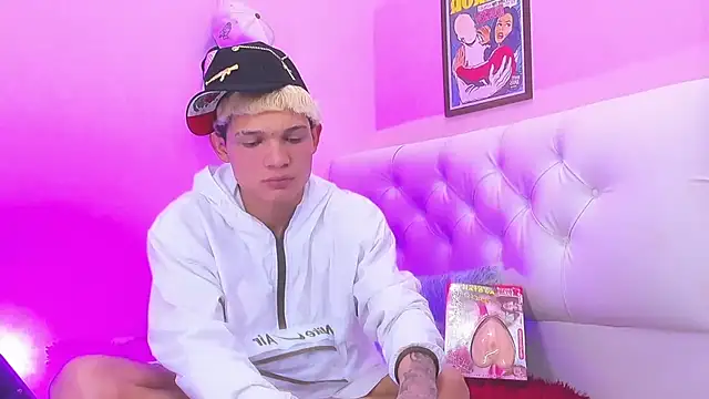 Snapshot of EL_VENEZOLANO_22CM chatting on December 17, 2025, 4:39 am EL VENEZOLANO 22CM online show from December 17, 2025, 4:39 am