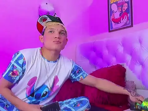 Snapshot of EL_VENEZOLANO_22CM chatting on December 20, 2025, 3:31 am EL VENEZOLANO 22CM online show from December 20, 2025, 3:31 am