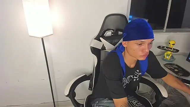 Snapshot of EL_VENEZOLANO_22CM chatting on February 8, 2026, 6:44 am EL VENEZOLANO 22CM online show from February 8, 2026, 6:44 am