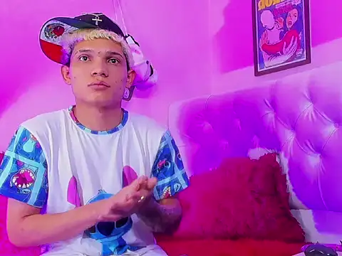 Snapshot of EL_VENEZOLANO_22CM chatting on December 21, 2025, 4:03 am EL VENEZOLANO 22CM online show from December 21, 2025, 4:03 am