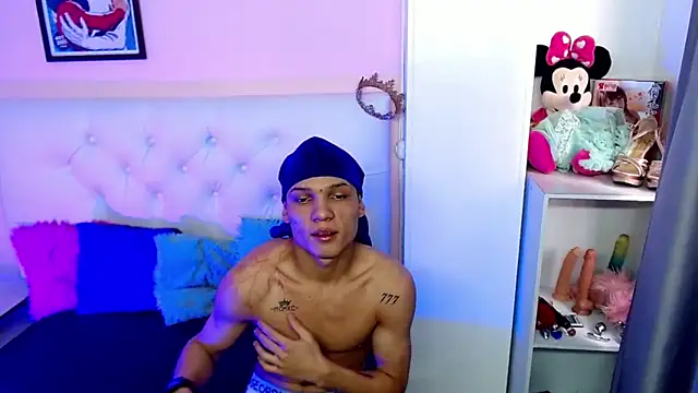 Snapshot of EL_VENEZOLANO_22CM chatting on September 29, 2025, 6:35 pm EL VENEZOLANO 22CM online show from September 29, 2025, 6:35 pm