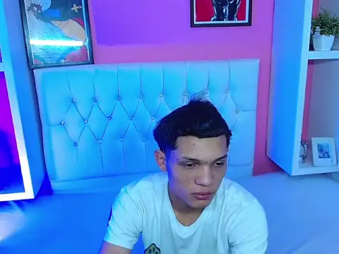 Snapshot of EL_VENEZOLANO_22CM chatting on September 21, 2025, 5:23 am EL VENEZOLANO 22CM online show from September 21, 2025, 5:23 am