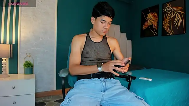 Snapshot of SandroVeyra chatting on September 24, 2025, 7:31 pm SandroVeyra online show from September 24, 2025, 7:31 pm