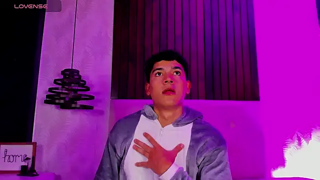 Snapshot of SandroVeyra chatting on October 5, 2025, 3:52 am SandroVeyra online show from October 5, 2025, 3:52 am