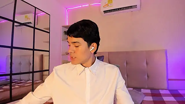 Snapshot of SandroVeyra chatting on October 23, 2025, 4:00 am SandroVeyra online show from October 23, 2025, 4:00 am