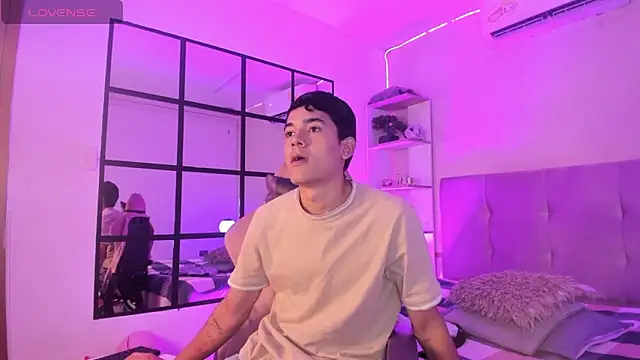 Snapshot of SandroVeyra chatting on October 16, 2025, 3:15 am SandroVeyra online show from October 16, 2025, 3:15 am