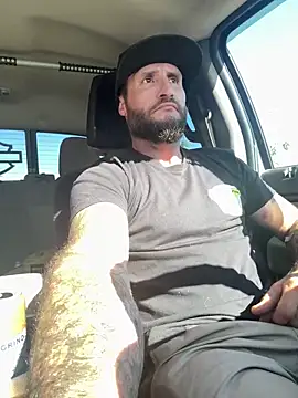 Snapshot of skip69xxx chatting on October 1, 2025, 10:35 pm skip69xxx online show from October 1, 2025, 10:35 pm