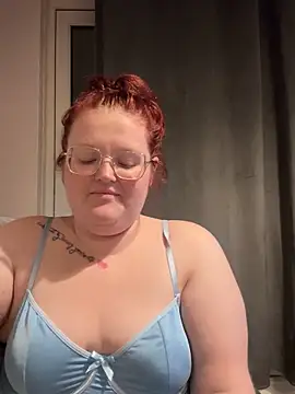 Snapshot of AmberBliss-X chatting on November 15, 2025, 10:25 pm AmberBliss-X online show from November 15, 2025, 10:25 pm