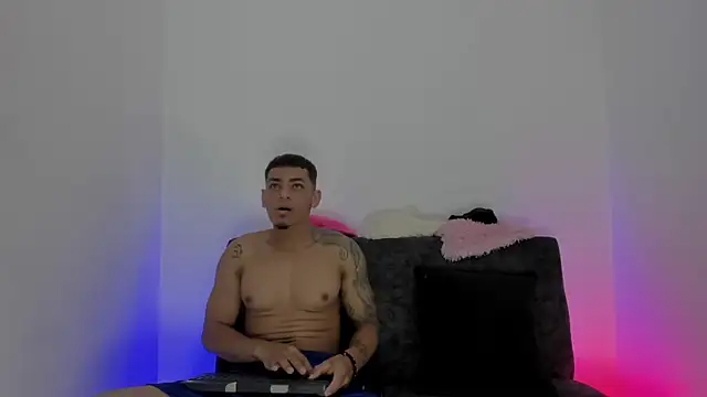 Snapshot of maykel_and_mike chatting on October 10, 2025, 2:40 pm maykel and mike online show from October 10, 2025, 2:40 pm