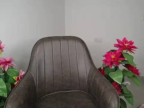 Naughtyy stripgirl online show from September 23, 2025, 2:07 am