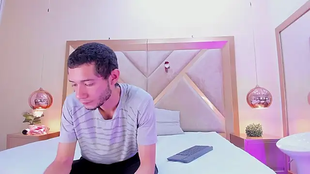 EthanCollen online show from January 13, 2026, 10:03 pm