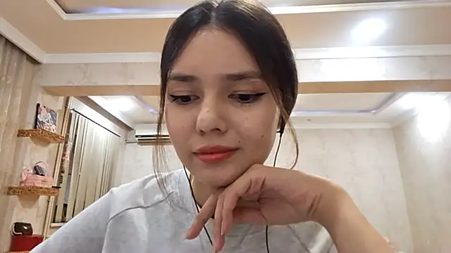 GloriaMelendez online show from September 12, 2025, 1:22 pm