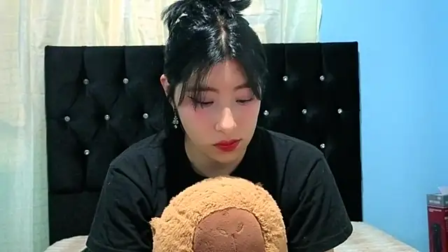 Snapshot of Sullyoonn chatting on October 14, 2025, 1:17 am Sullyoonn online show from October 14, 2025, 1:17 am