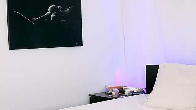 Snapshot of LeahDenver chatting on September 30, 2025, 10:21 am LeahDenver online show from September 30, 2025, 10:21 am