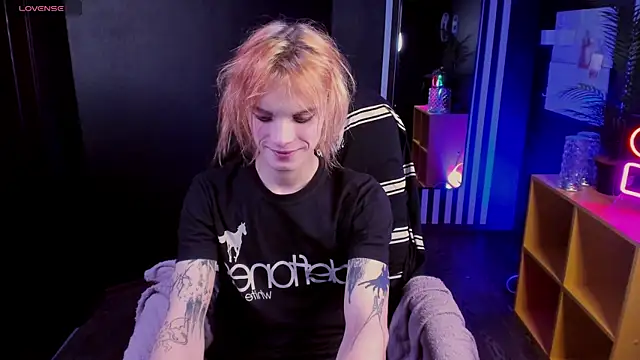 Snapshot of ArchiehalI chatting on October 6, 2025, 8:42 pm ArchiehalI online show from October 6, 2025, 8:42 pm