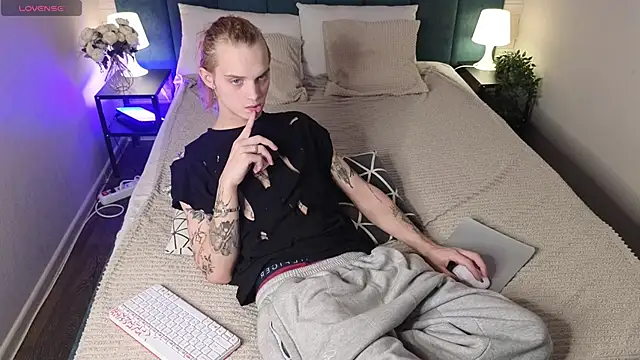 Snapshot of ArchiehalI chatting on October 11, 2025, 8:21 pm ArchiehalI online show from October 11, 2025, 8:21 pm