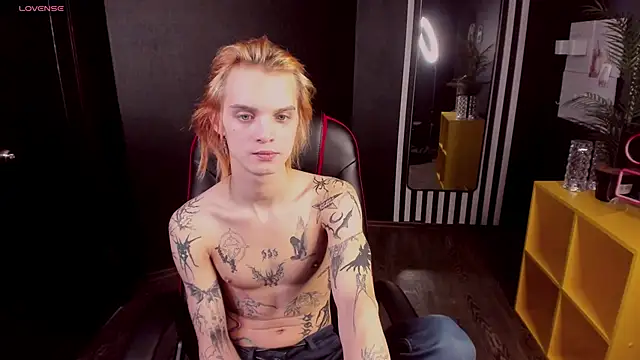 Snapshot of ArchiehalI chatting on October 17, 2025, 8:54 pm ArchiehalI online show from October 17, 2025, 8:54 pm