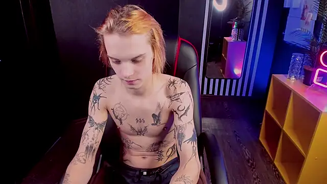 Snapshot of ArchiehalI chatting on October 18, 2025, 8:44 pm ArchiehalI online show from October 18, 2025, 8:44 pm