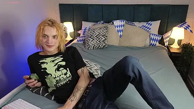 Snapshot of ArchiehalI chatting on September 16, 2025, 8:21 pm ArchiehalI online show from September 16, 2025, 8:21 pm