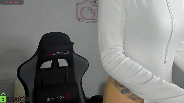 Amanda Reedd online show from October 16, 2025, 1:58 am