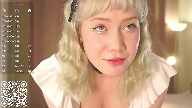 Snapshot of SuzyVanlaar chatting on September 19, 2025, 7:29 pm SuzyVanlaar online show from September 19, 2025, 7:29 pm