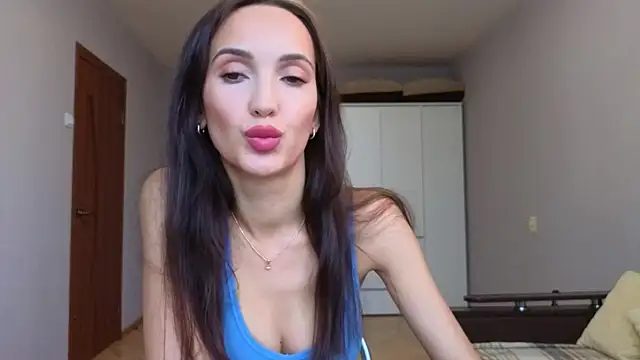 Lillian-Clark online show from November 3, 2025, 11:14 am