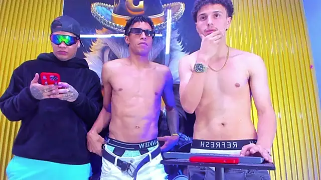 hotlatinboys205 online show from September 12, 2025, 8:36 am