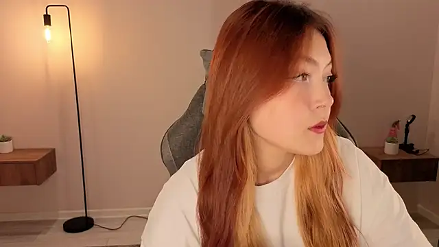 Frences Eyes online show from December 2, 2025, 1:35 pm