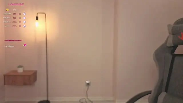 Snapshot of Frences_Eyes chatting on October 29, 2025, 1:43 pm Frences Eyes online show from October 29, 2025, 1:43 pm