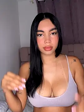 Snapshot of karolaalcendra chatting on October 9, 2025, 4:24 am karolaalcendra online show from October 9, 2025, 4:24 am