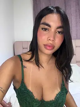 Snapshot of karolaalcendra chatting on October 2, 2025, 11:30 pm karolaalcendra online show from October 2, 2025, 11:30 pm