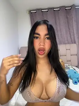 Snapshot of karolaalcendra chatting on October 21, 2025, 3:50 am karolaalcendra online show from October 21, 2025, 3:50 am