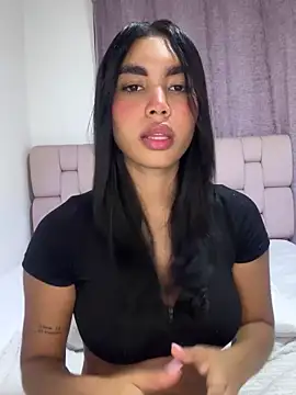 Snapshot of karolaalcendra chatting on October 10, 2025, 2:12 am karolaalcendra online show from October 10, 2025, 2:12 am