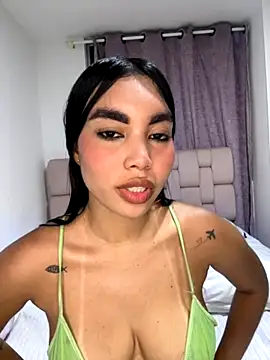 Snapshot of karolaalcendra chatting on October 17, 2025, 4:16 am karolaalcendra online show from October 17, 2025, 4:16 am