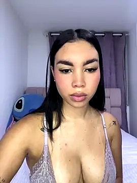 karolaalcendra online show from December 17, 2025, 4:06 am