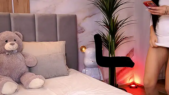 Snapshot of ZaraCapri chatting on October 21, 2025, 7:52 am ZaraCapri online show from October 21, 2025, 7:52 am