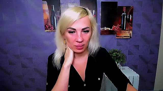 Snapshot of EmmaCat_ chatting on September 18, 2025, 5:32 am EmmaCat online show from September 18, 2025, 5:32 am