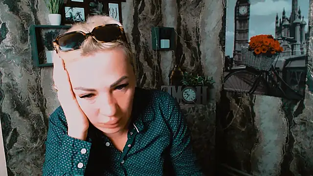 Snapshot of EmmaCat_ chatting on September 24, 2025, 4:19 am EmmaCat online show from September 24, 2025, 4:19 am