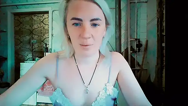 EmmaCat  online show from February 9, 2026, 8:56 am