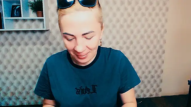 Snapshot of EmmaCat_ chatting on October 4, 2025, 4:36 am EmmaCat online show from October 4, 2025, 4:36 am