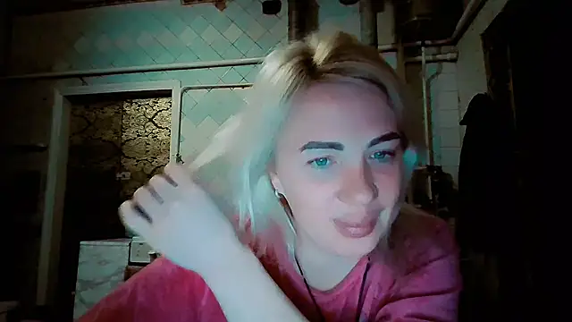 EmmaCat  online show from February 11, 2026, 4:29 pm