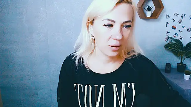 Snapshot of EmmaCat_ chatting on September 23, 2025, 5:36 am EmmaCat online show from September 23, 2025, 5:36 am