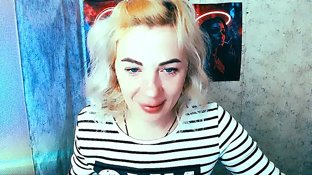 Snapshot of EmmaCat_ chatting on November 1, 2025, 7:35 am EmmaCat online show from November 1, 2025, 7:35 am