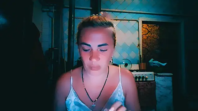 Snapshot of EmmaCat_ chatting on June 17, 2026, 7:35 pm EmmaCat online show from June 17, 2026, 7:35 pm