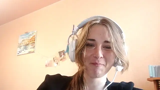 LaneMiss online show from September 15, 2025, 11:43 am
