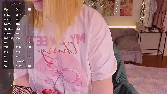 Snapshot of Aki_nohana chatting on February 4, 2026, 6:14 pm Aki nohana online show from February 4, 2026, 6:14 pm