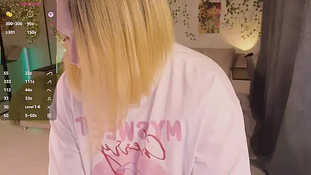 Snapshot of Aki_nohana chatting on October 24, 2025, 1:10 pm Aki nohana online show from October 24, 2025, 1:10 pm