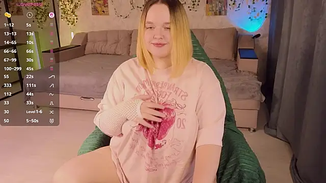 Snapshot of Aki_nohana chatting on October 14, 2025, 12:17 pm Aki nohana online show from October 14, 2025, 12:17 pm