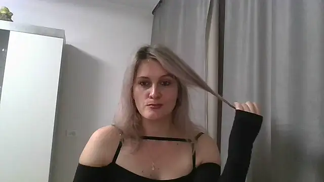 Lunaveli online show from September 18, 2025, 1:25 pm